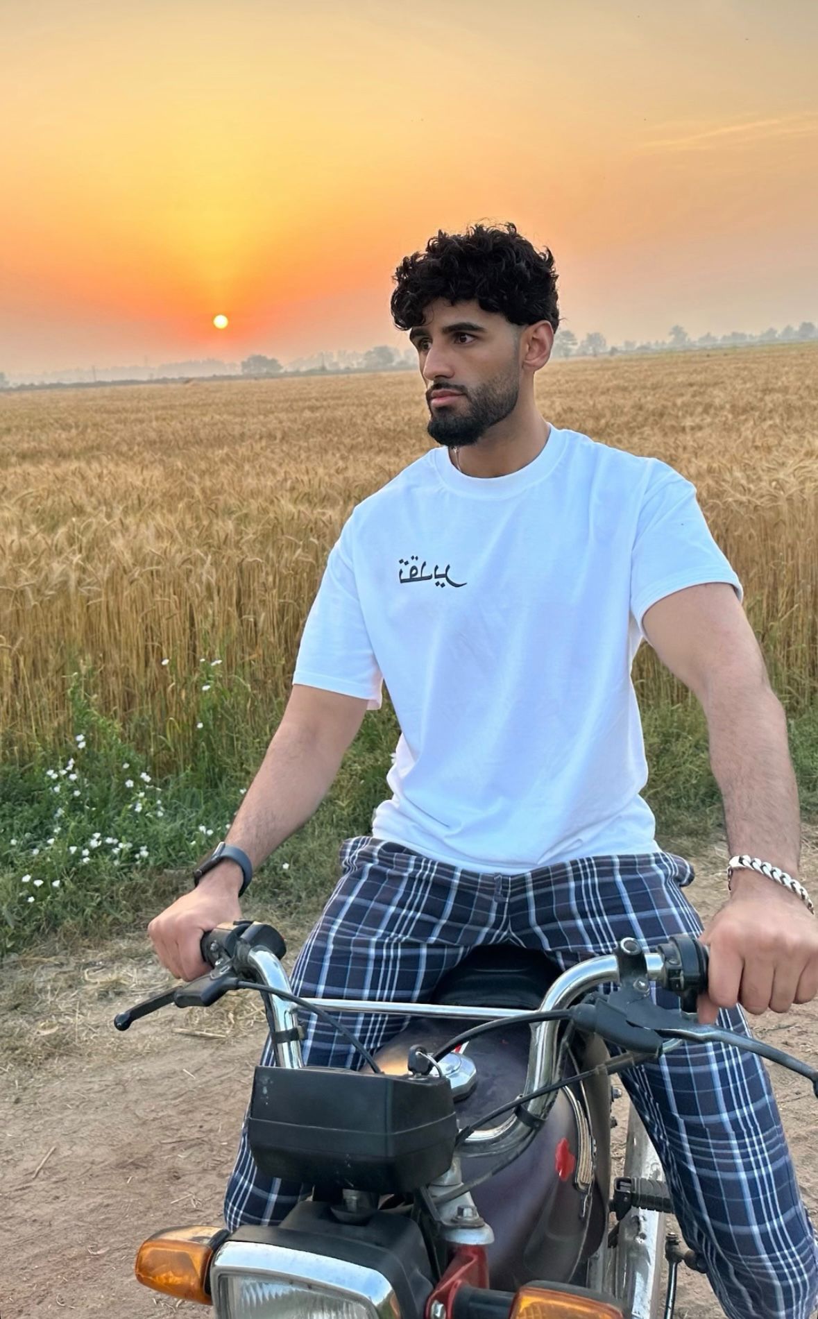 Taqdeer Signature Oversized White